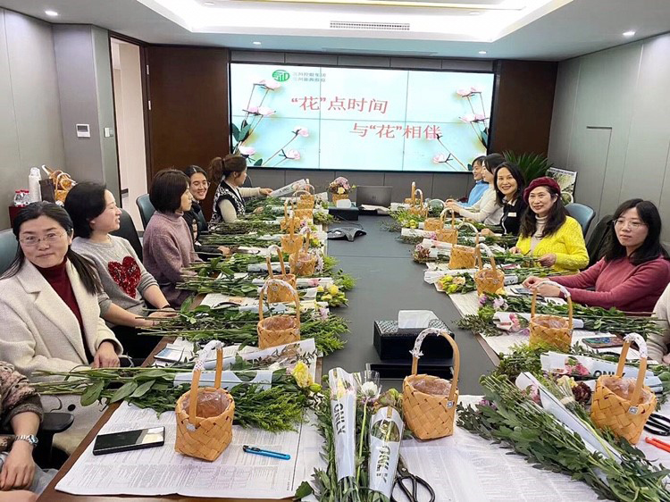 花点时间 与花相伴--三川欢庆2022年三八女神节
